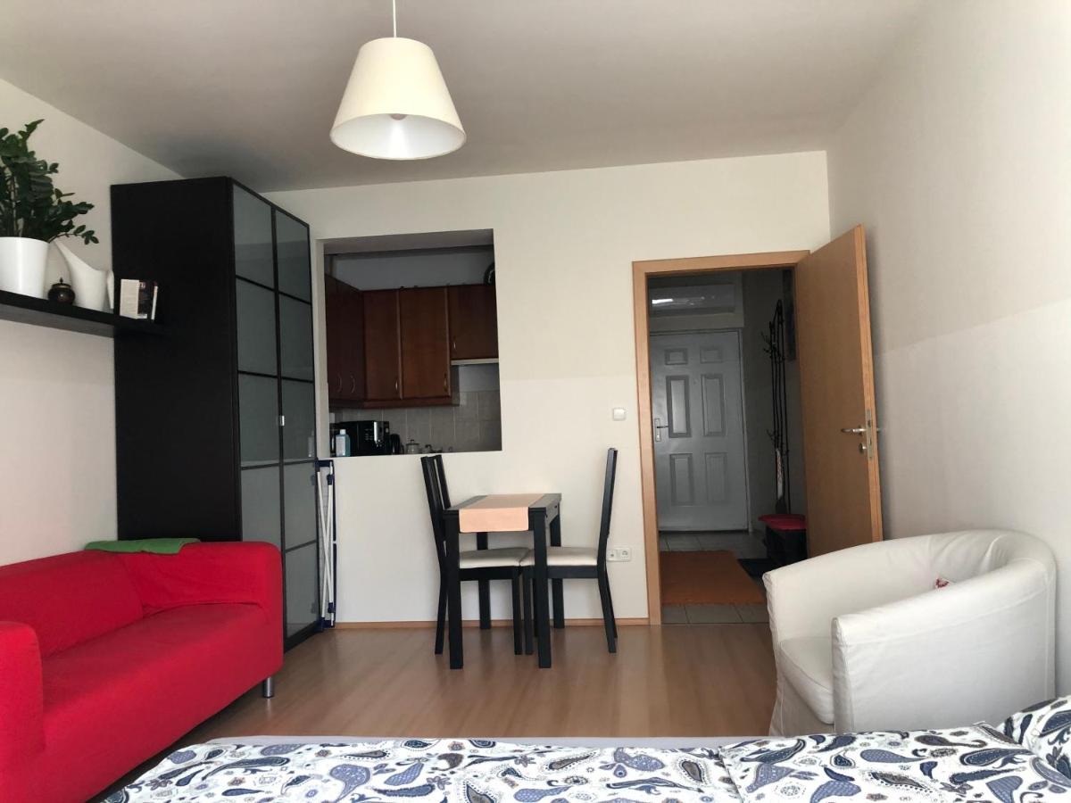 Cozy Apartment In District 8 Budapeste Exterior foto