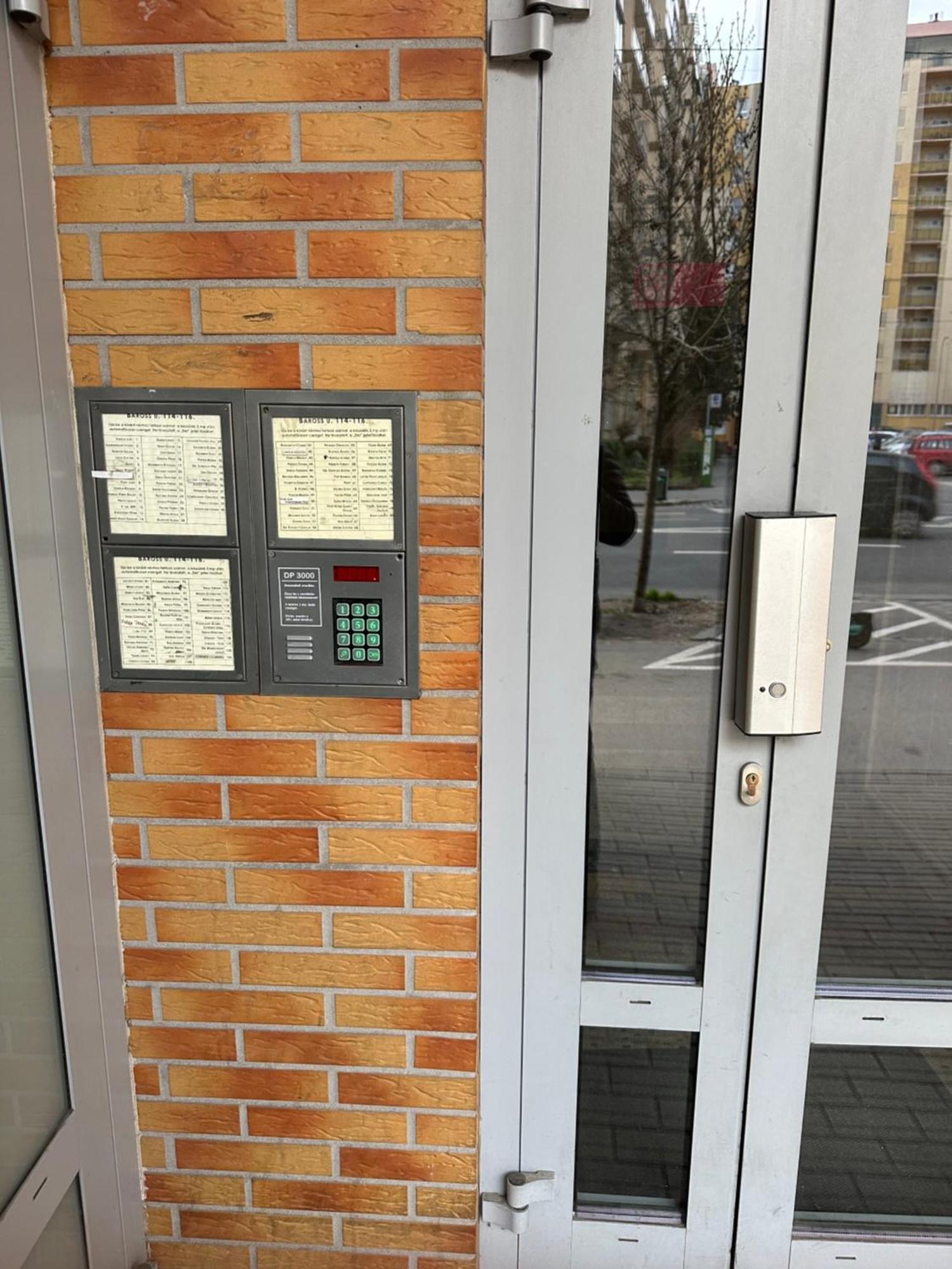 Cozy Apartment In District 8 Budapeste Exterior foto